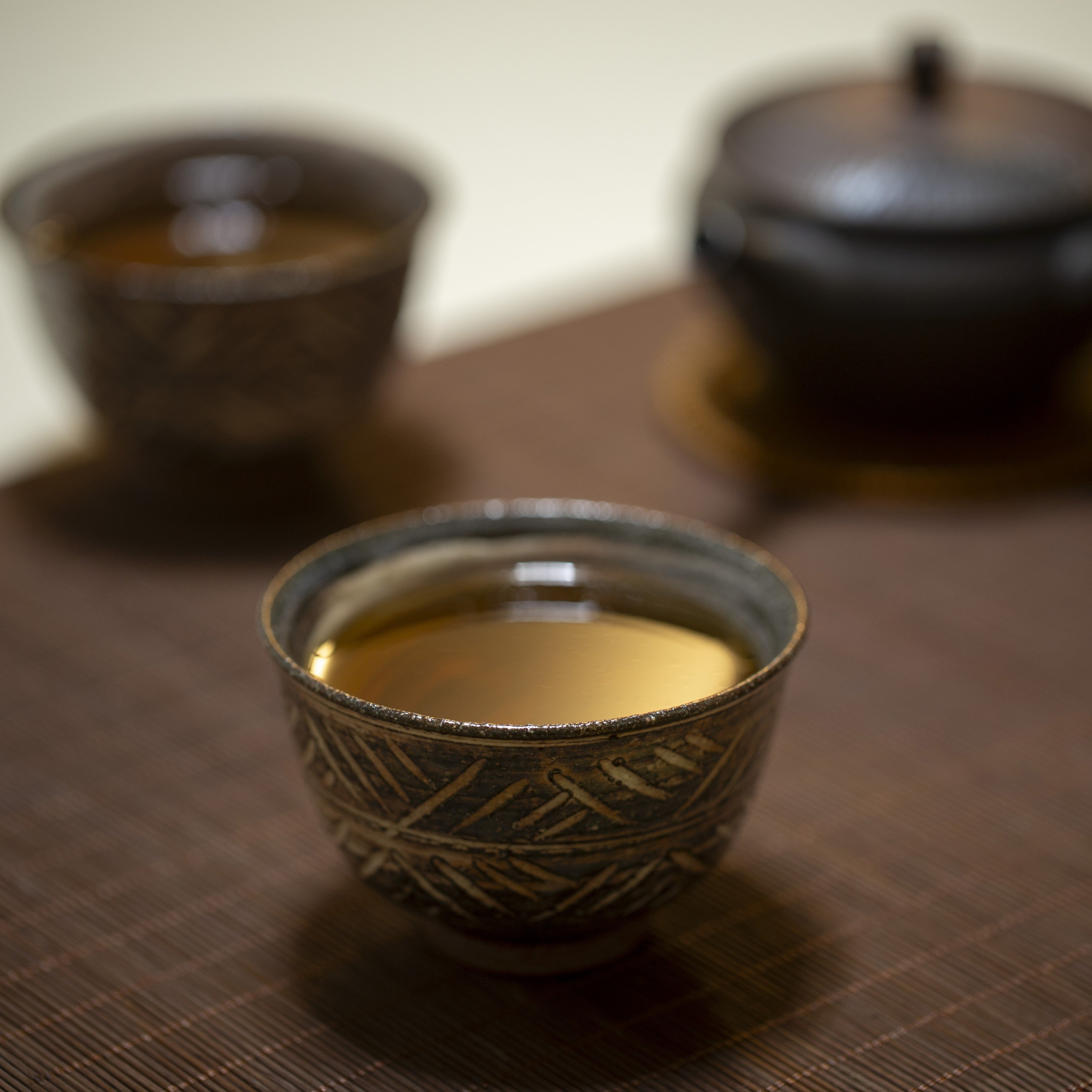 Beautiful tea cup with dry hojicha