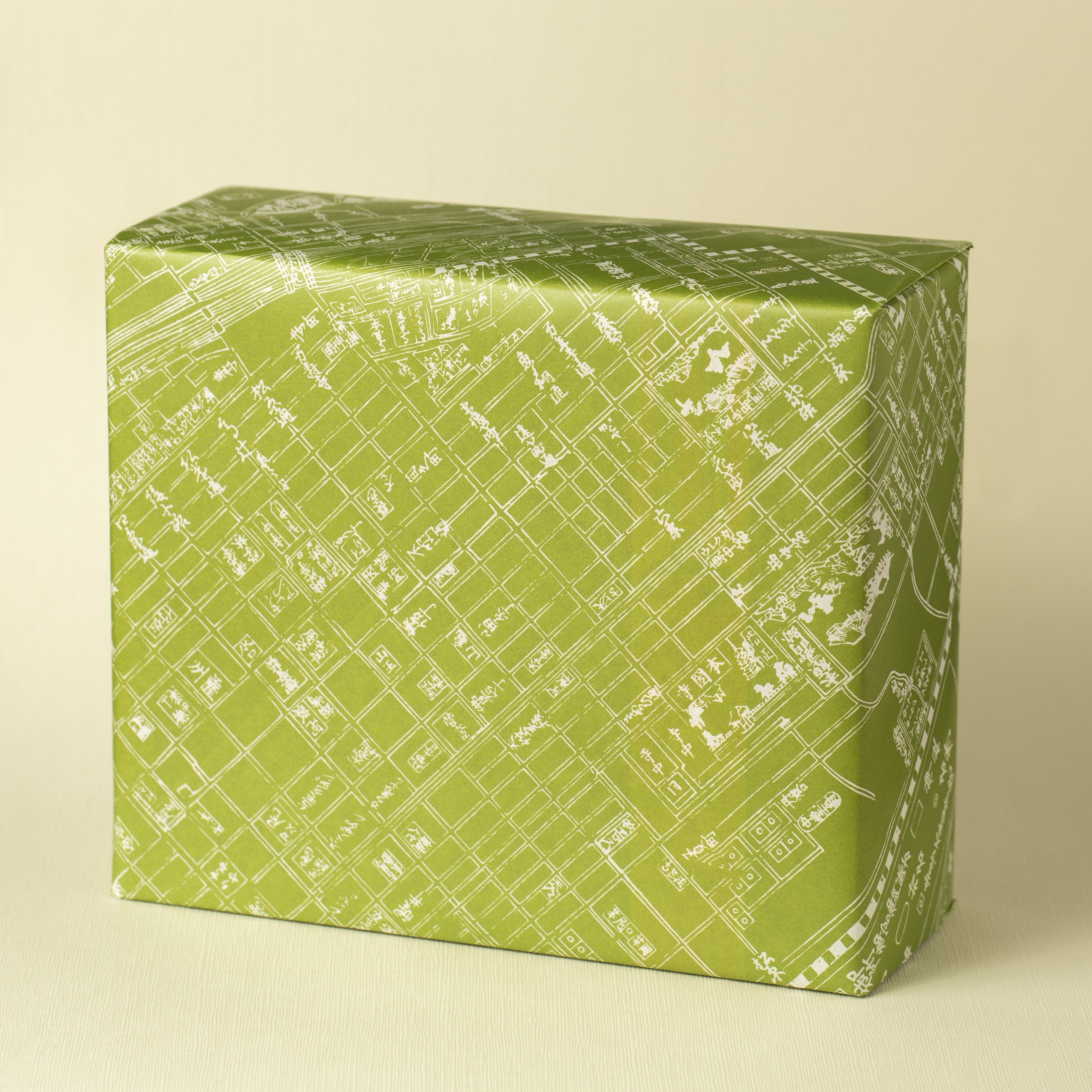 Gift box wrapping green