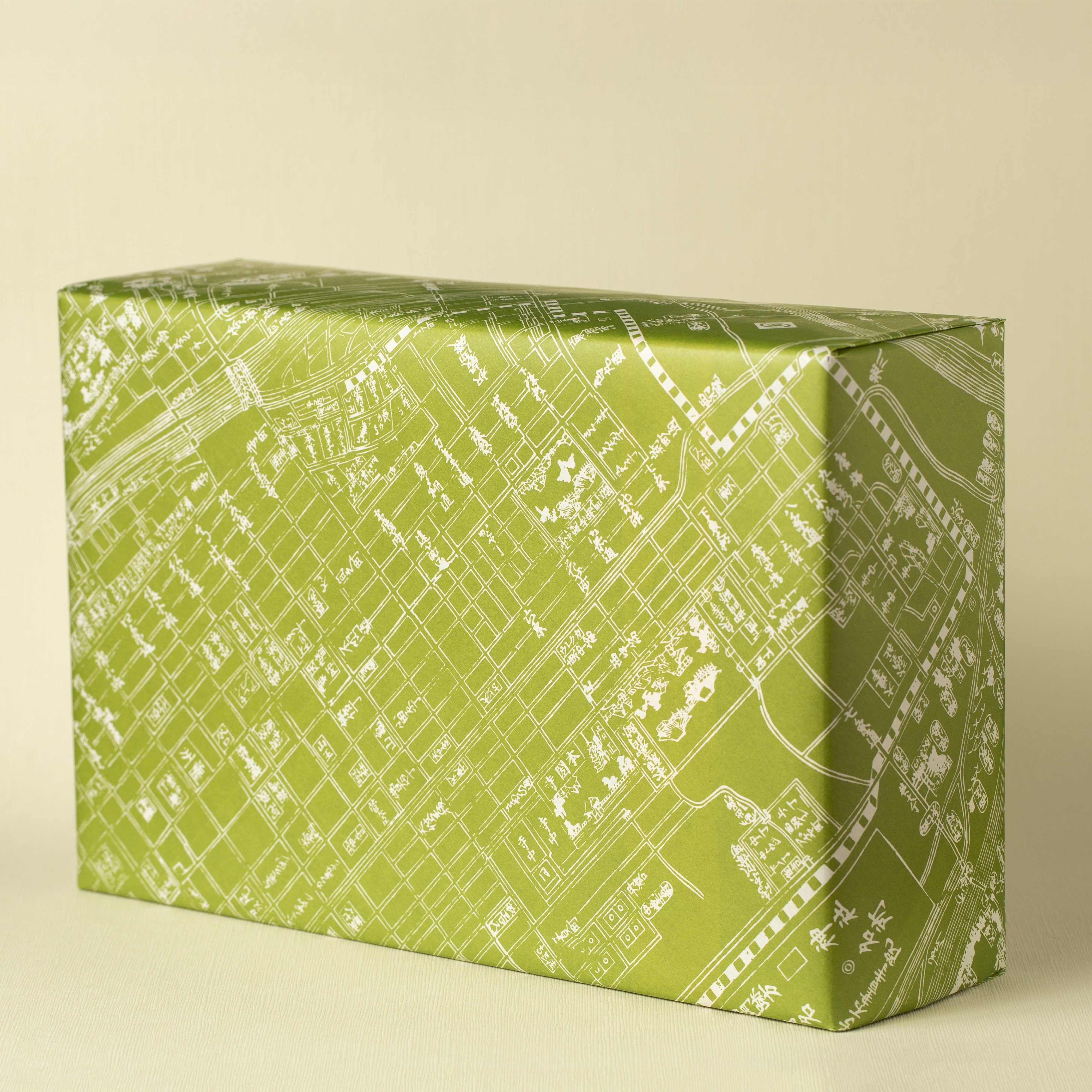 Gift box wrapping green