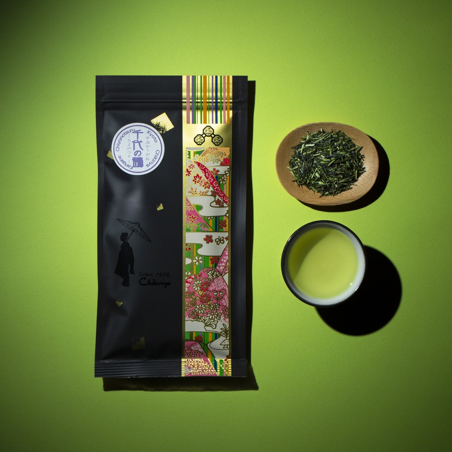 Chiyo no tsuru Karigane packaging, tea leaves and liquor