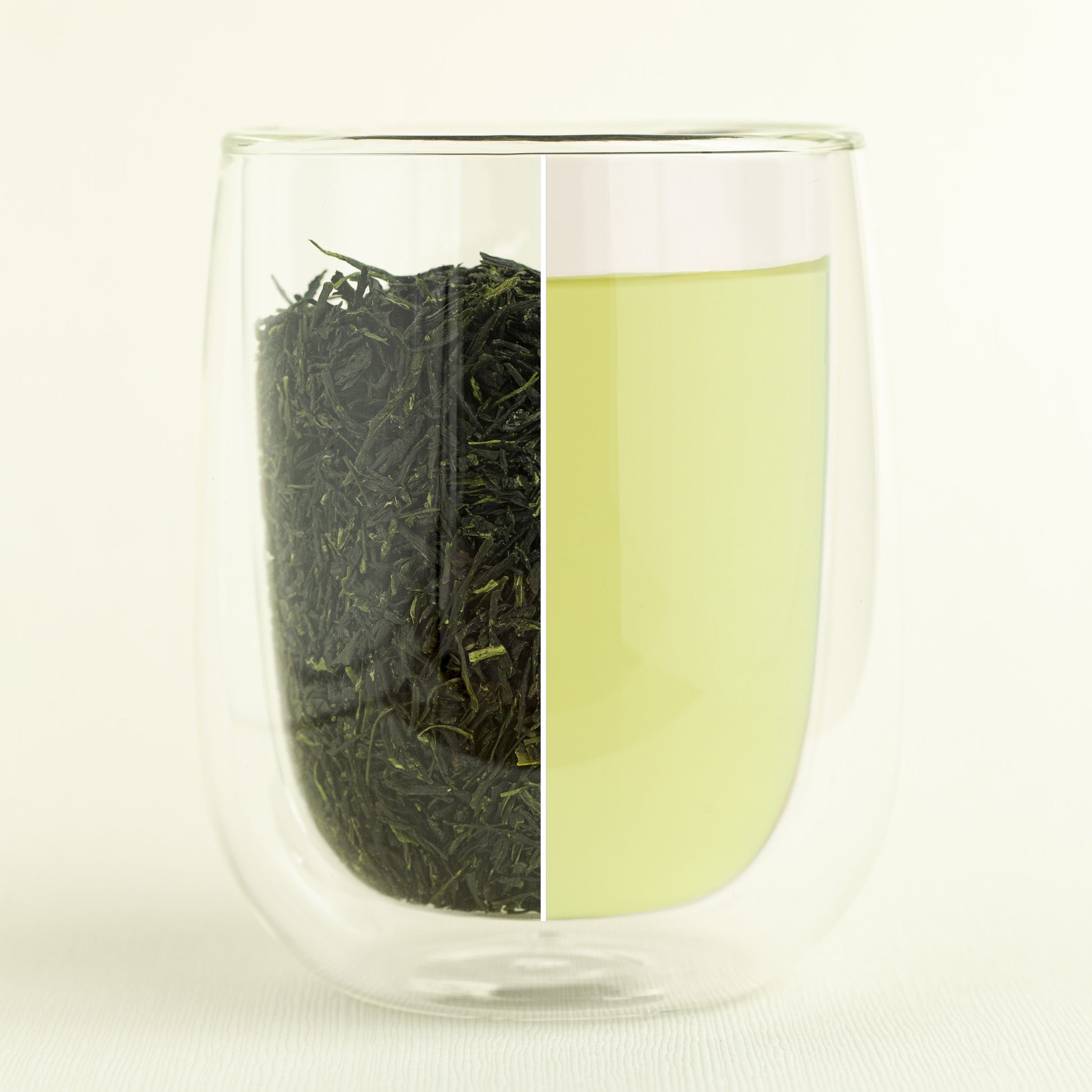 Gyokuro-tea-leaves-liquor-glass