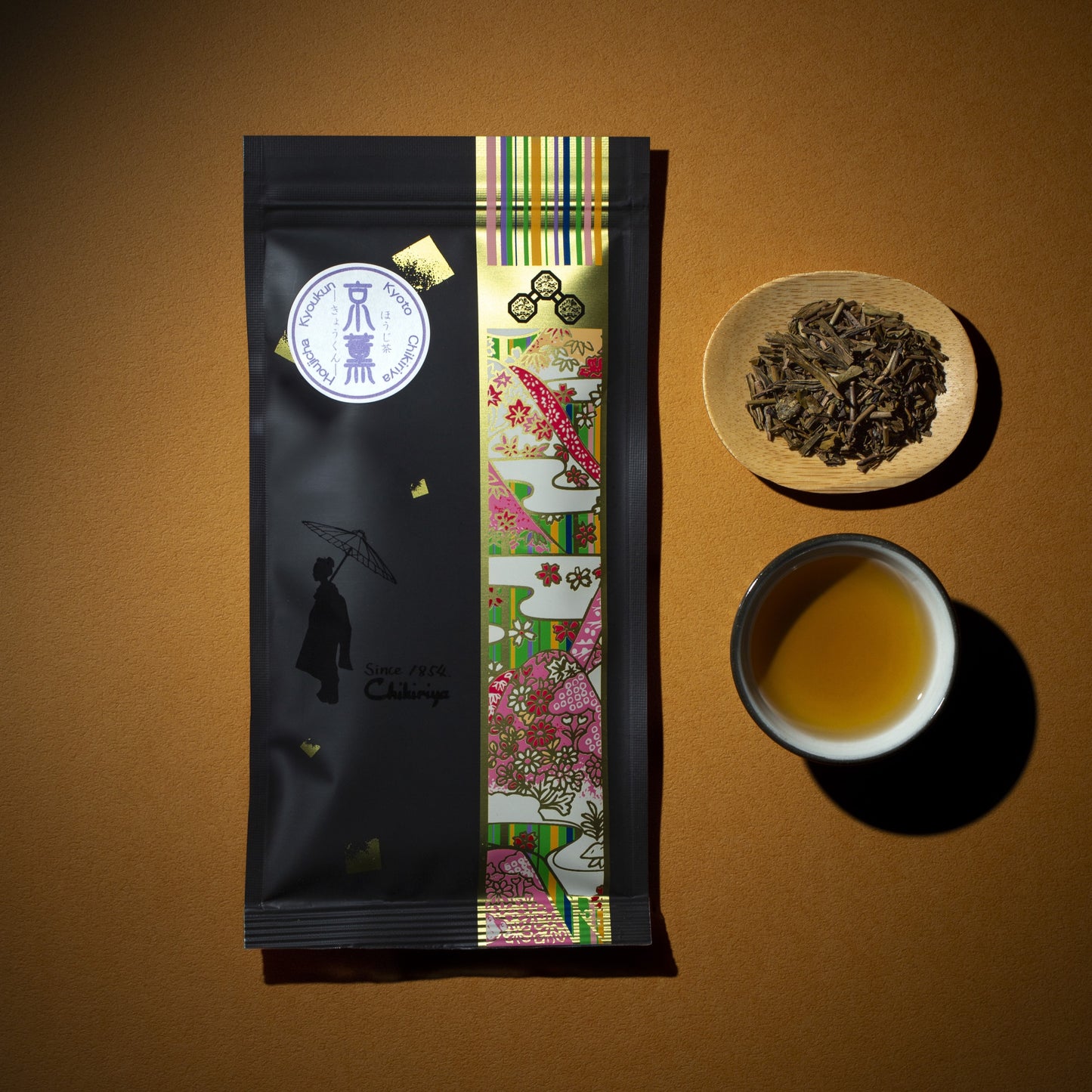 Hojicha Kyoukun packaging, tea leaves and liquor