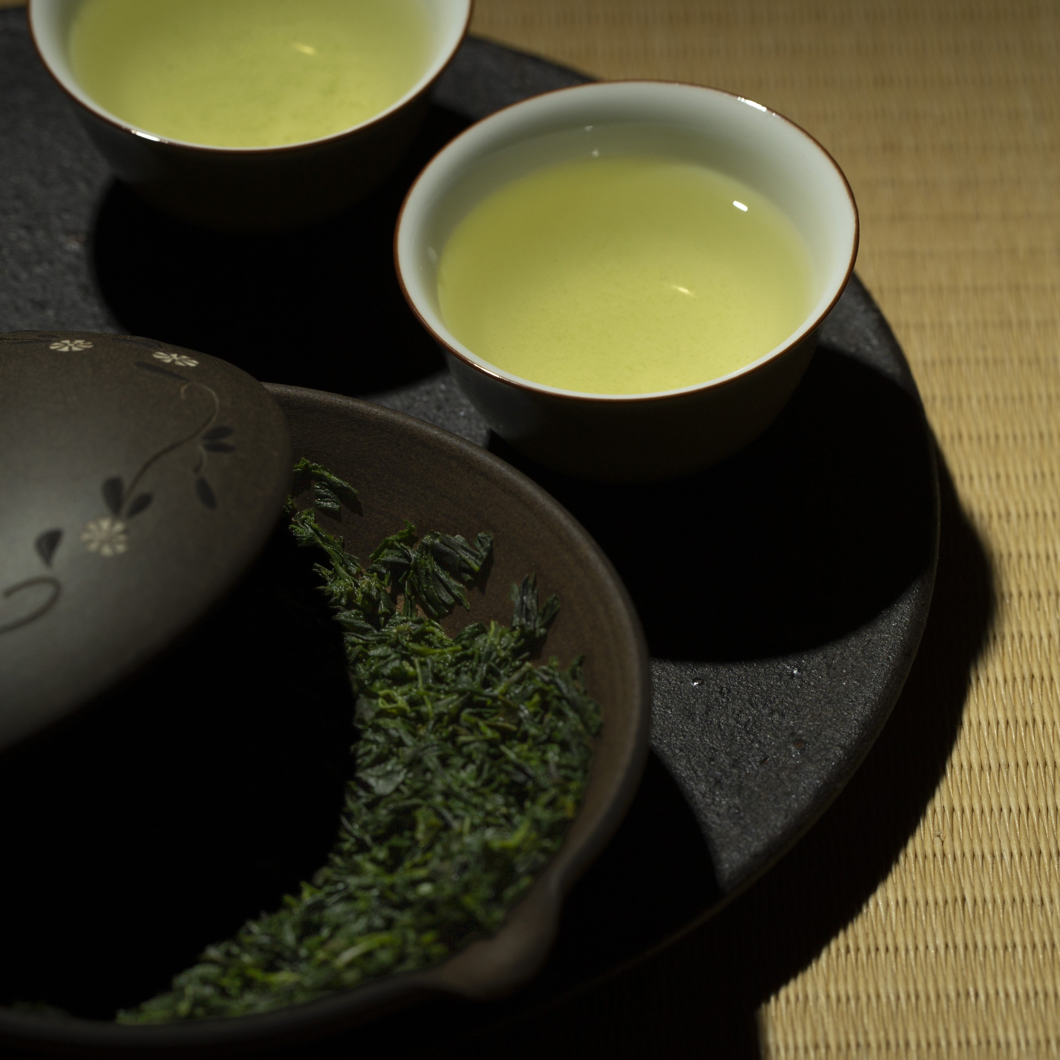 Uji  Hon Gyokuro packaging, tea leaves and liquor